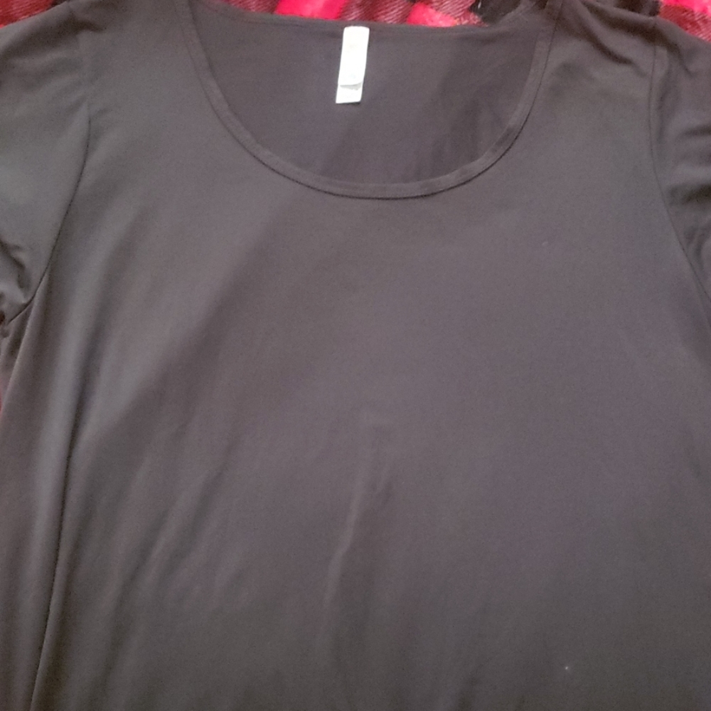 Black lularoe classic tee
